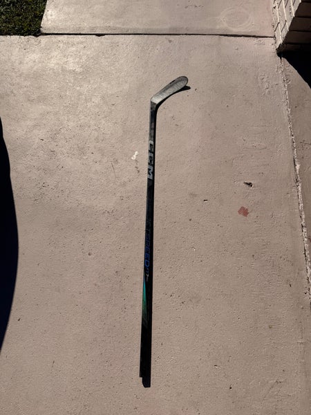 Senior CCM JetSpeed FT7 Pro Right Handed Hockey Stick P28 70 Flex (New)