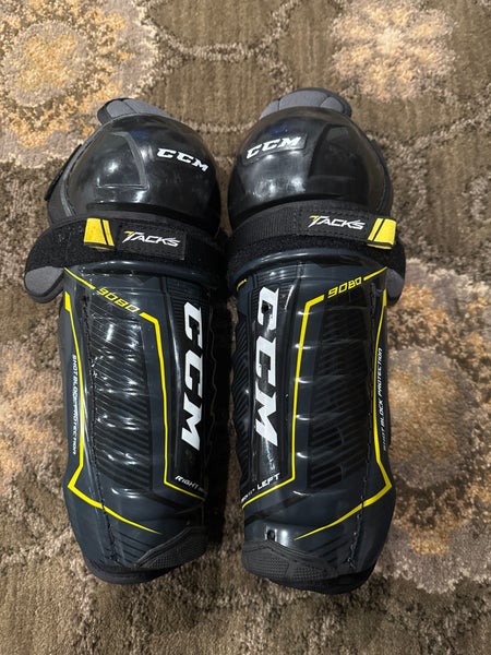 Junior CCM Tacks 9080 11" Shin Pads (New)