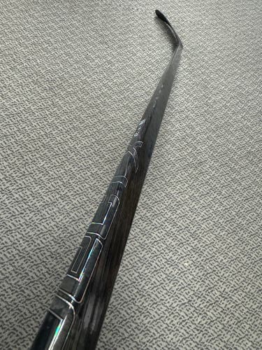Senior True Project X Storm  Right Handed Hockey Stick T27 Curve  75 Flex (New)