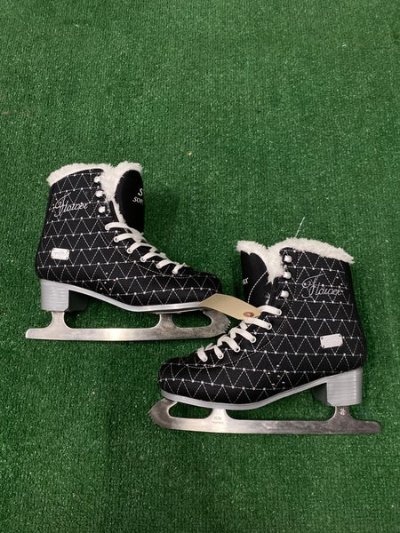 Black SoftMax Flower Figure Skates Adult 11 (Used)