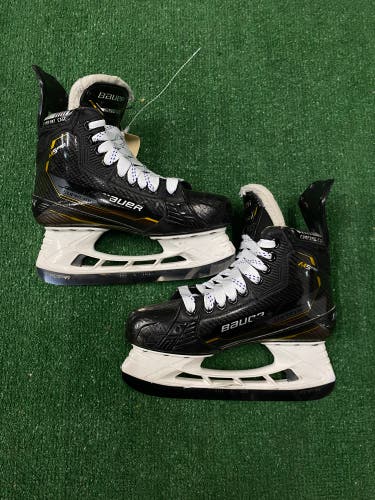 Intermediate Bauer Supreme M5 Pro Hockey Skates Size 5 (Used)