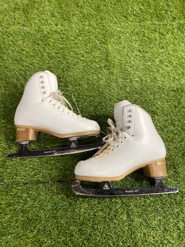 Jackson Ultima Freestyle Figure Skates Adult 5 (Used)