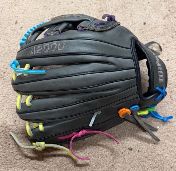 Wilson A2000 RH Softball Glove 12.75" (Used)