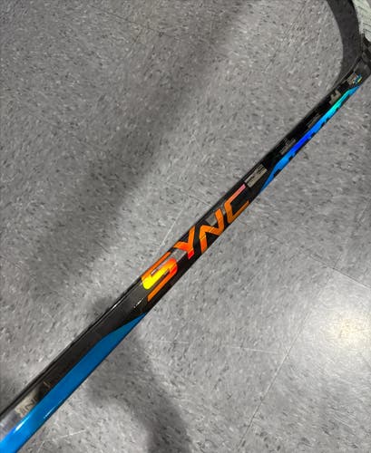 Junior Bauer Nexus Sync Hockey Stick | RH P92
