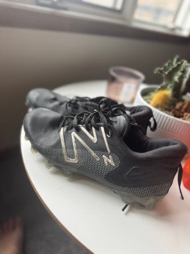 Black Men's Size M 10.5 (W 11.5) Adult New Balance Cleats (Used)