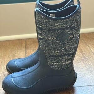 THE ORIGINAL MUCK BOOT - Youth Hale Waterproof Boots - Navy Blue - Size 4Y Big Kids/Youth (Used)