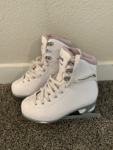 Jackson Ultima Figure Skates Junior 13 (Used)