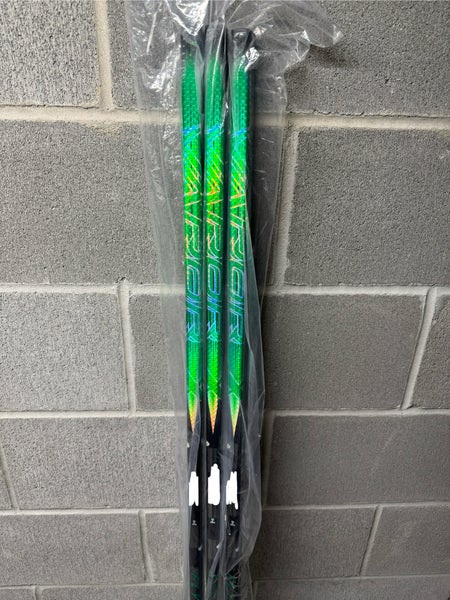 Senior Bauer Vapor FlyLite | Right Hand Hockey Sticks | P28 | 87 Flex | Pro Stock (3 New)