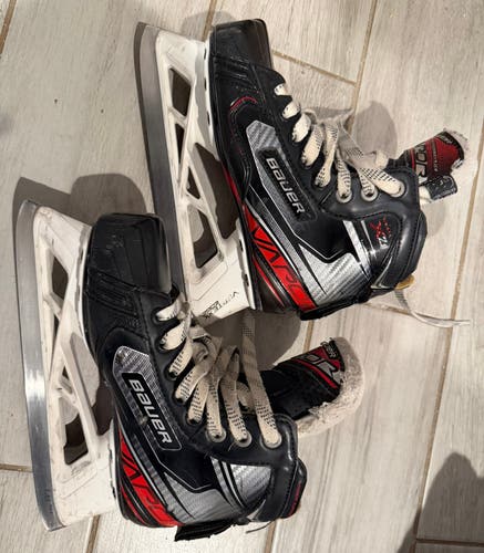 Junior Bauer Vapor X2.7 Hockey Goalie Skates, US Size 3 (Used)