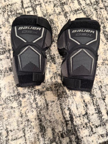 Youth Bauer GSX Goalie Knee Guard (used)