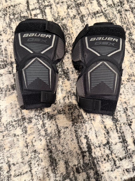 Youth Bauer GSX Goalie Knee Guard (used)