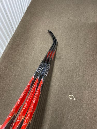 Senior Bauer Vapor FlyLite Right Handed Hockey Stick P92 77 Flex (New)
