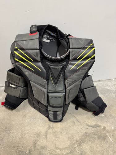 Medium Bauer Vapor Hyperlite 2 Goalie Chest Protector (Used)