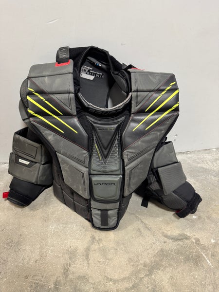 Medium Bauer Vapor Hyperlite 2 Goalie Chest Protector (Used)