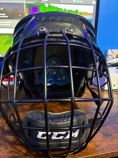 Large Bauer Re-Akt 150 Helmet (Used)