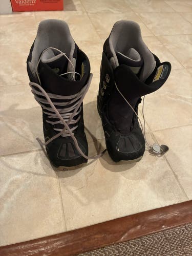 Size M 10.0 (W 11.0) Burton Freestyle SP Snowboard Boots (Used)