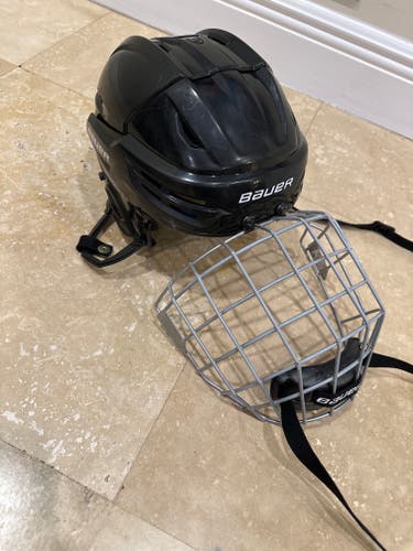 Large Bauer Re-Akt 55 Helmet (Used)