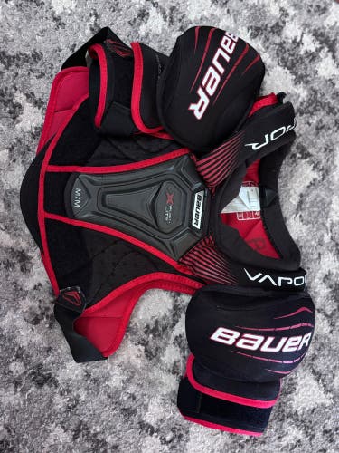 Medium Junior Bauer Vapor Shoulder Pads (Used)
