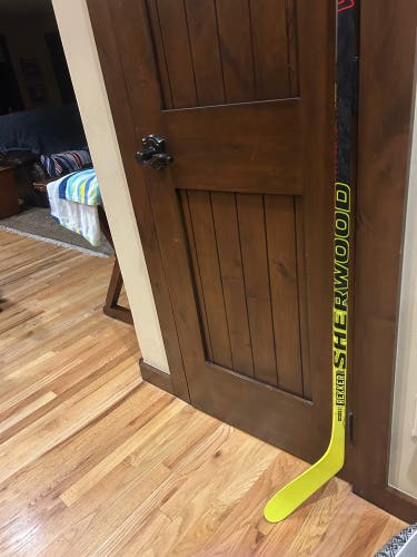 Intermediate Sher-Wood Rekker Legend 1 Right Handed Hockey Stick P28 45 Flex (New)