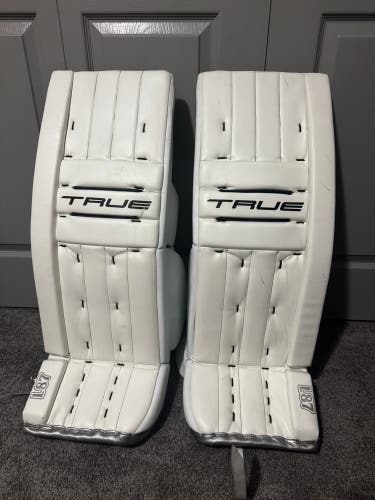 32" True PX5 L87 PRO CUSTOM Goalie Leg Pads (LIKE NEW)