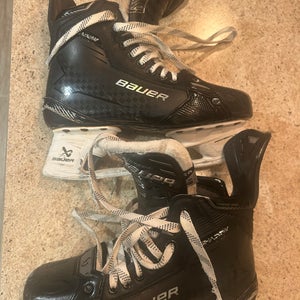 2022 Bauer Supreme Mach Hockey Skates Regular Width 8.5 (Used)