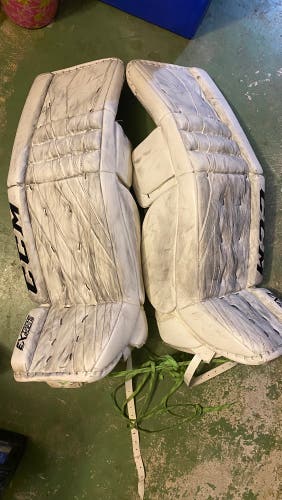 35" CCM Extreme Flex lll Goalie Leg Pads (Used)