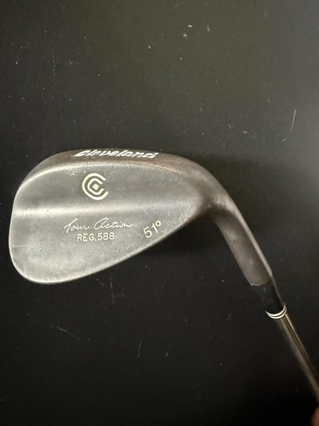 Cleveland Tour Action Mens Right Handed Approach 51 Degree Wedge Golf Club