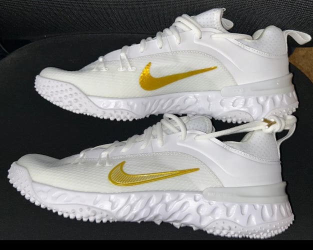 Nike White GOLD Unisex Size M 8.5 Adult Low Top Turf Cleats Huarache New 88