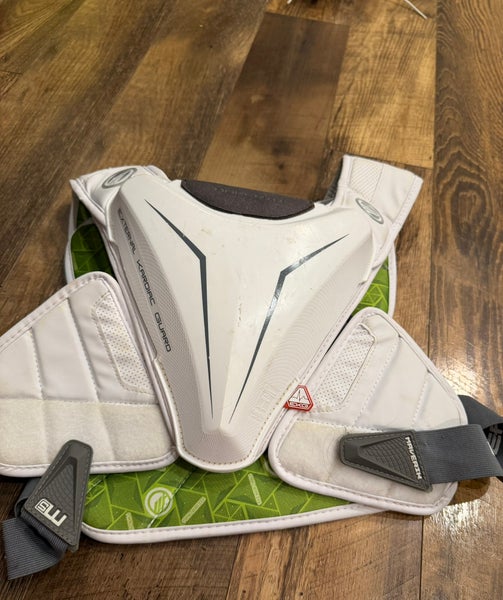 Large Adult Maverik M5 Shoulder Pads (Used)