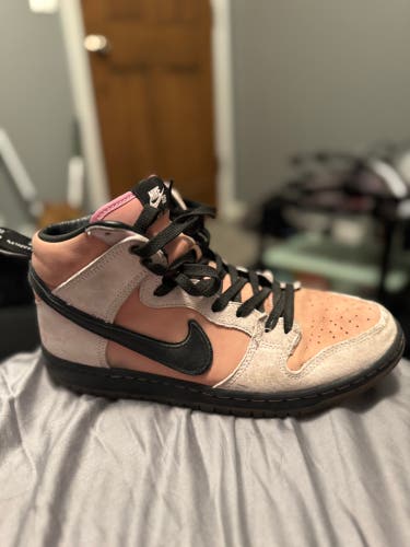 Men's Size M 9.0 (W 10.0) Adult Nike Dunk Low Shoes (Used)