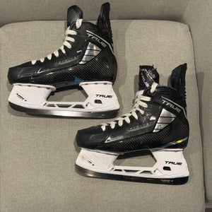 True Catalyst 9X4 7.5 Wide Width Hockey Skates (Used)