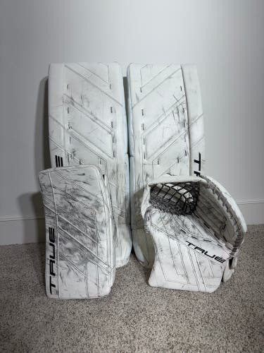 31" 2024 True Hzrdus 7X4 Regular Goalie Full Set (Used)