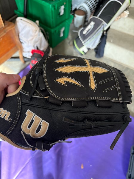 Wilson A2000 RH Baseball Glove 12" (Used)