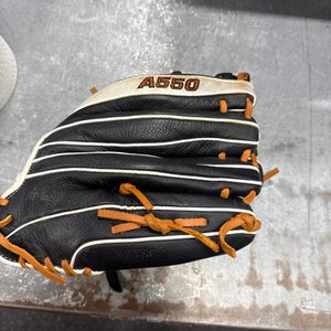 Used Wilson A550 BB/SB Glove LH Throw Black 12" 11337-S000472100