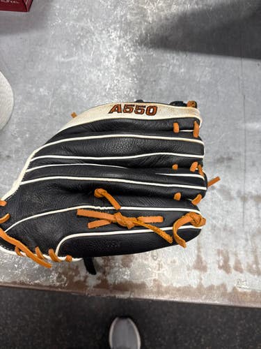 Used Wilson A550 BB/SB Glove LH Throw Black 12" 11337-S000472100