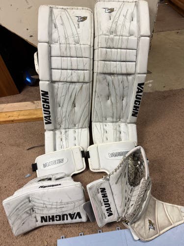 34" Vaughn Velocity V7 Regular Goalie Full Set (Used)