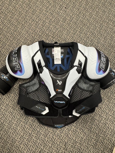 Medium Senior Bauer Vapor Flylite Shoulder Pads (New)