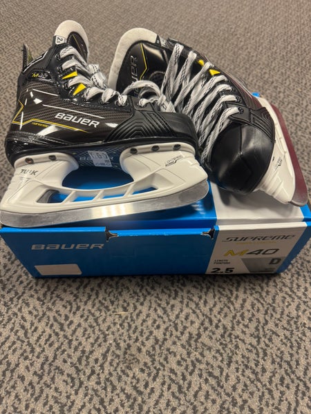Bauer Supreme M40 Hockey Skates Regular Width Size 2.5 (New)