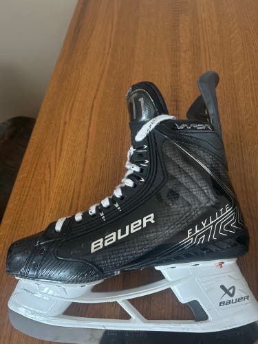 2025 Bauer Vapor Flylite Hockey Skates Regular Width Pro Stock 6.5 (Used)