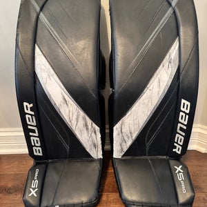 Senior Medium 2024 Bauer Vapor X5 Pro Goalie Leg Pads (Used)