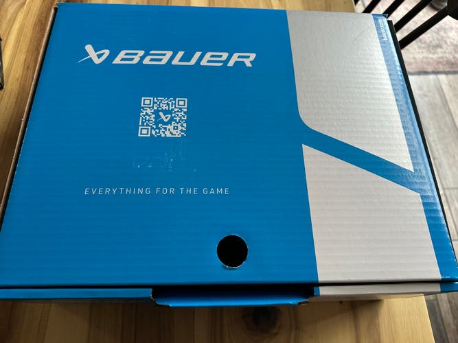 2025 Bauer Vapor Flypro Hockey Skates Regular Width Size 4.5 (New)