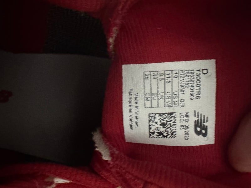 Red Men's Size M 10.0 (W 11.0) New Balance 4040v7 Low Top Turf Cleats (Used)