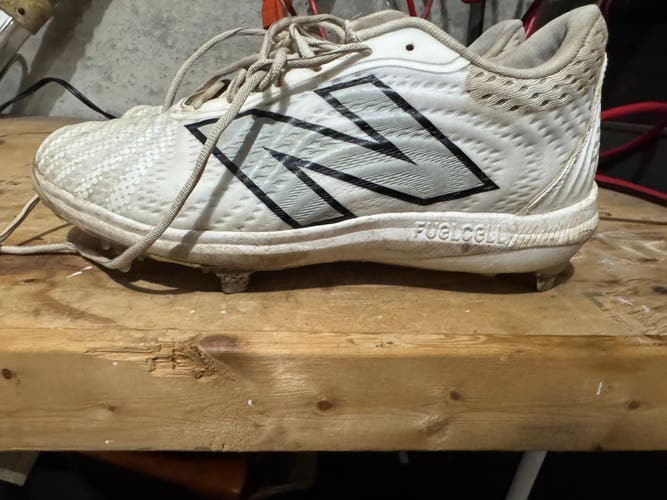 White Men's Size M 10.0 (W 11.0) New Balance 4040v7 Metal (Used)