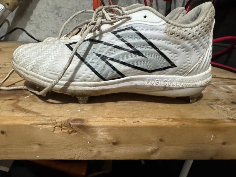 White Men's Size M 10.0 (W 11.0) New Balance 4040v7 Metal (Used)