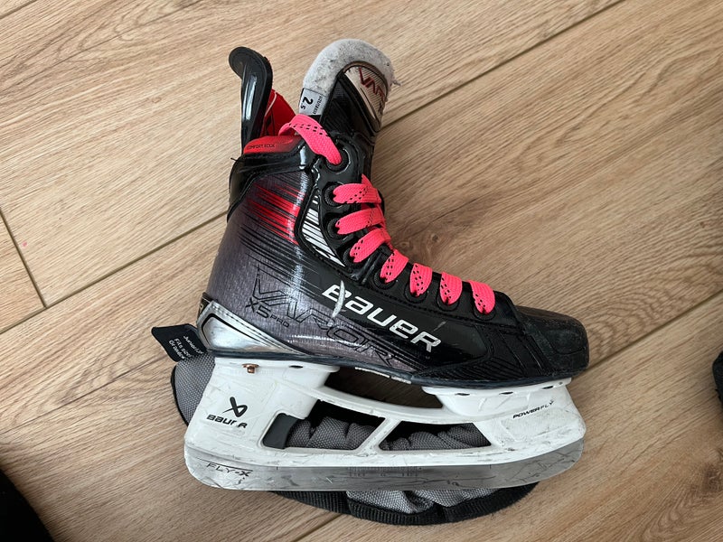 2023 Bauer Vapor X5 Pro Hockey Skates Size 2.5 (Used)