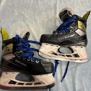 Junior Bauer Supreme 3S Hockey Skates Regular Width Size 3.5 (Used)