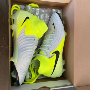 Brand new size 9m (10.5w) Nike phantom Luna ll elite fg soccer cleats