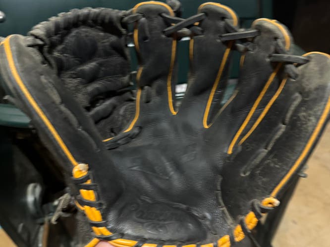 Rawlings Gamer Series RH Baseball Glove 12" (Used)