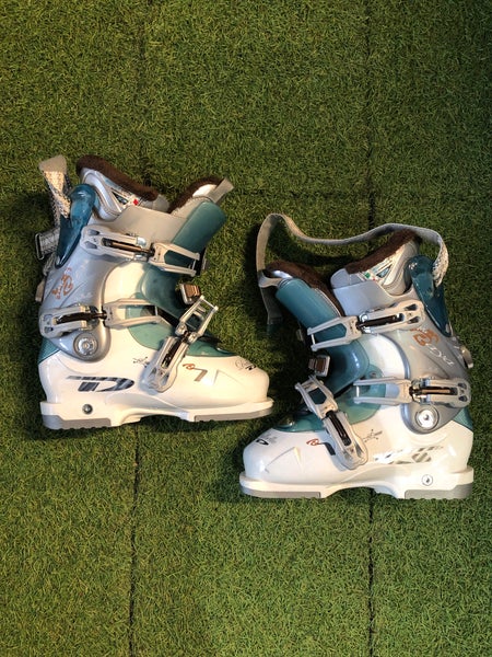 Mondo 23 & 23.5 Dalbello Raya Ski Boots (Used)