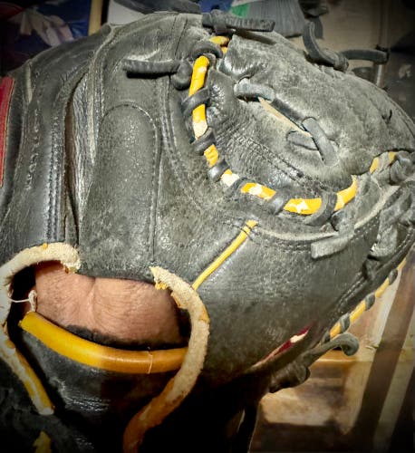 Rawlings Gamer Series
Catcher's Mitt
USED
Right Hand Thrower